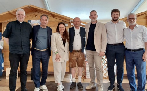 La visita del Ministro Locatelli alla Misinto Bierfest: un momento di solidarietà e inclusione