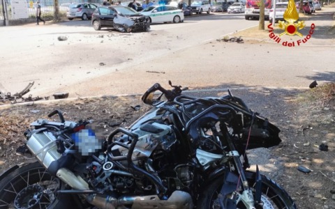 Scontro tra auto e moto a Busto Arsizio, 56enne ricoverato
