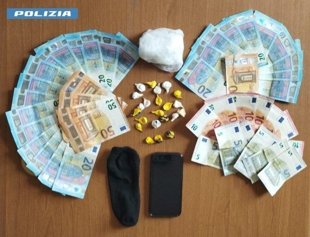 Scoperto uomo con cocaina nel seggiolino
