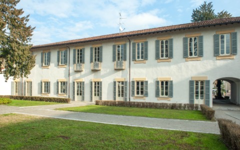 Volontari cercasi per annaffiare le fioriere di Villa Borletti a Origgio