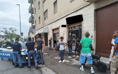 Gallarate: controlli della Polizia identificano 59 persone
