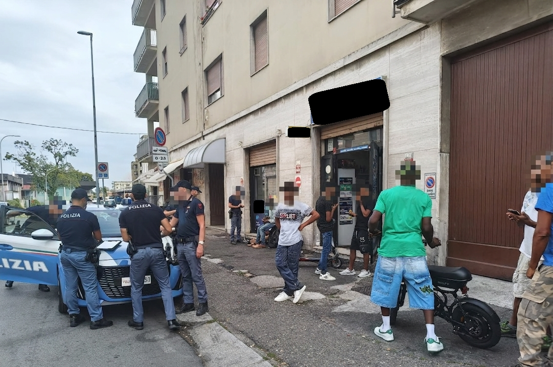 Gallarate: controlli della Polizia identificano 59 persone
