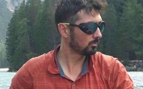 Investito da un ex fidanzato geloso, muore motociclista di 36 anni